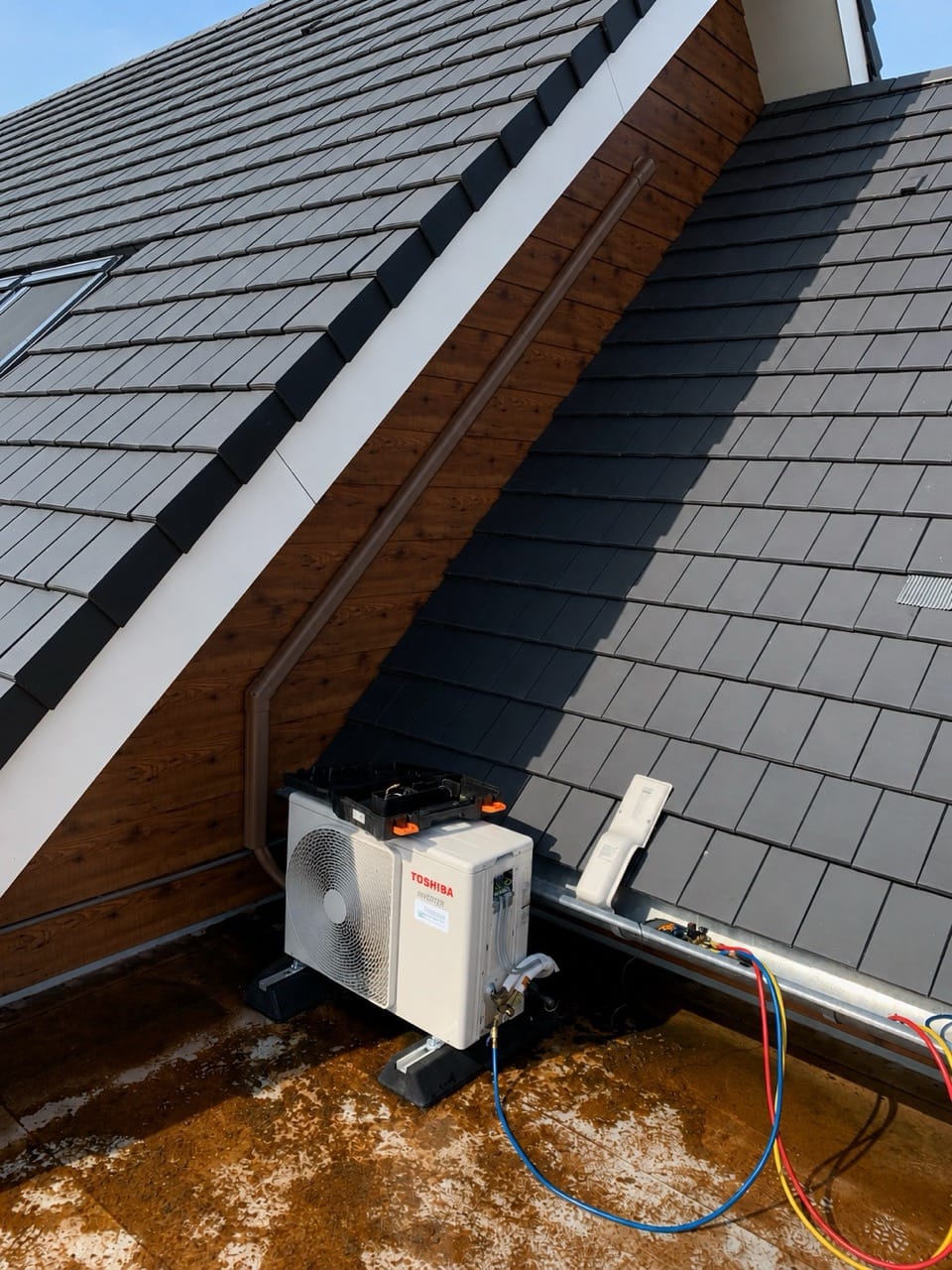 Nieuwe airco geplaatst op het dak door Hazelzet